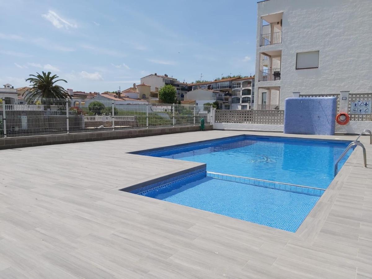Apartament Amb Piscina Empuriabrava Bagian luar foto