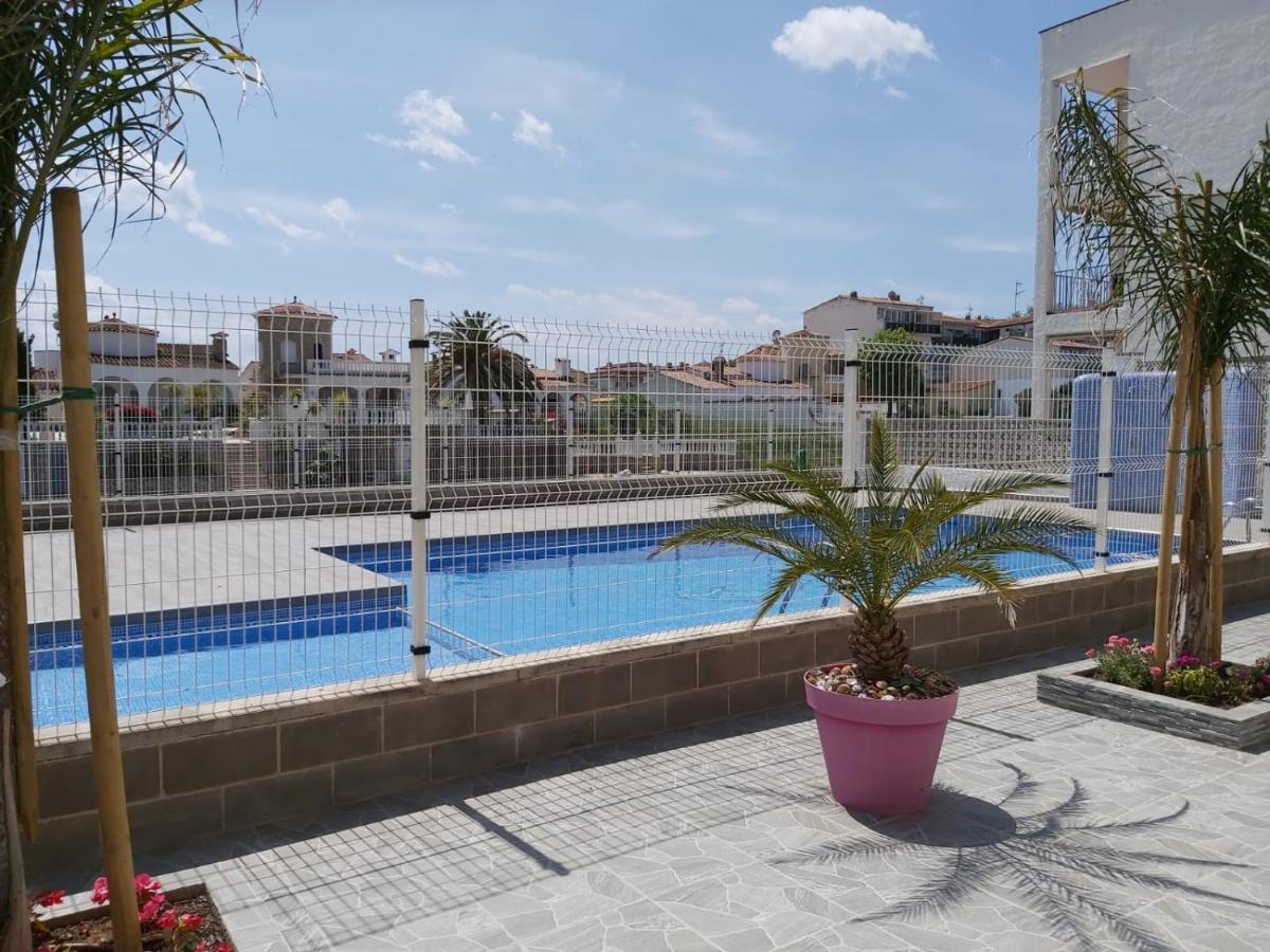 Apartament Amb Piscina Empuriabrava Bagian luar foto